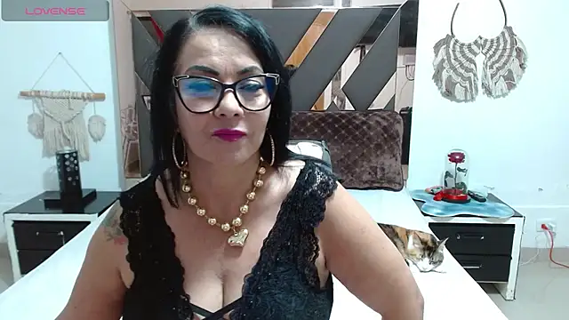 lindaesmeralda online show from February 4, 11:38 am