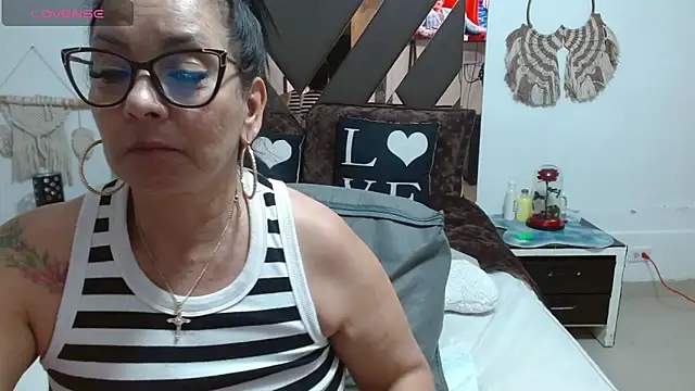 lindaesmeralda online show from February 23, 11:14 pm