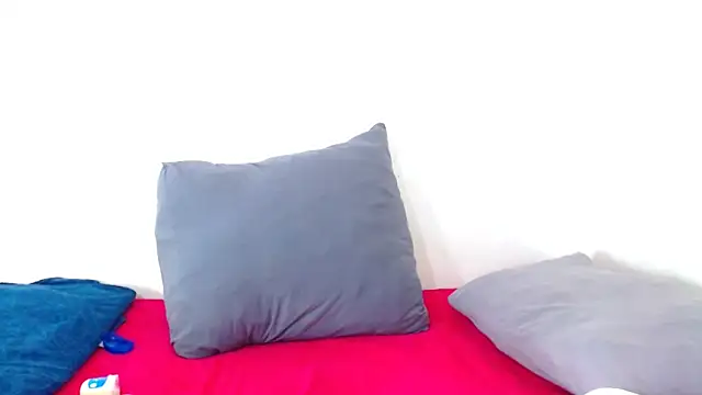 HotSmallTits online show from December 18, 4:24 pm