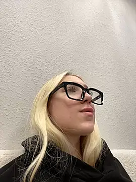 Snapshot of NikaMur chatting on February 13, 10:23 am NikaMur online show from February 13, 10:23 am