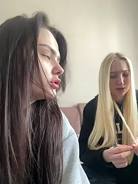 Snapshot of NikaMur chatting on February 19, 4:12 am NikaMur online show from February 19, 4:12 am