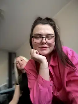 Snapshot of NikaMur chatting on October 19, 2:45 am NikaMur online show from October 19, 2:45 am