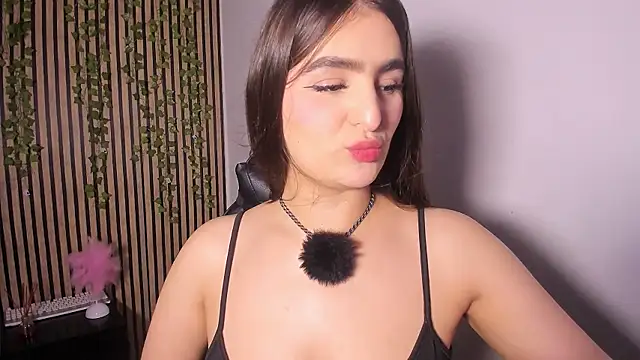 Snapshot of sofia_44 chatting on June 24, 4:17 pm sofia 44 online show from June 24, 4:17 pm
