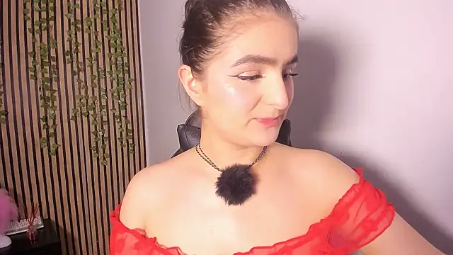 Snapshot of sofia_44 chatting on June 25, 5:50 pm sofia 44 online show from June 25, 5:50 pm