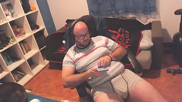 ravingr4d4 online show from March 6, 1:27 am