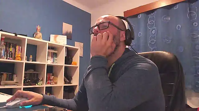 ravingr4d4 online show from March 6, 9:53 pm