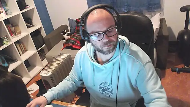 ravingr4d4 online show from March 12, 9:35 pm