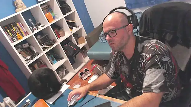 ravingr4d4 online show from September 10, 9:15 pm