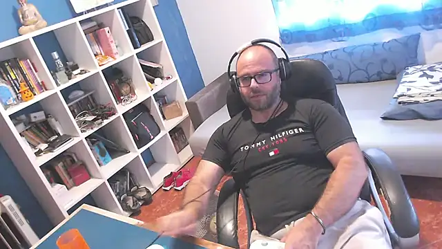 ravingr4d4 online show from September 21, 1:35 pm