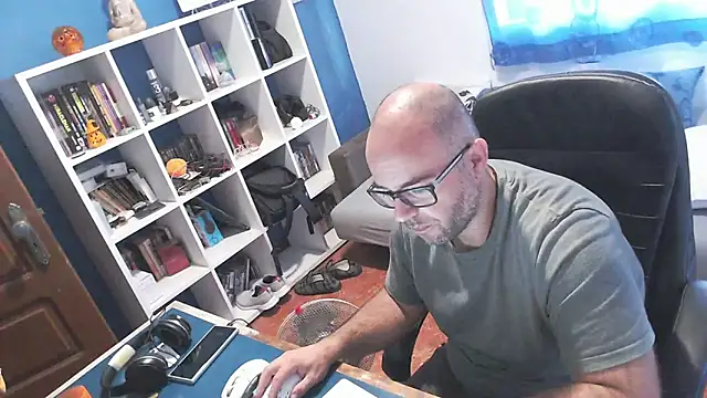 ravingr4d4 online show from October 13, 8:03 am