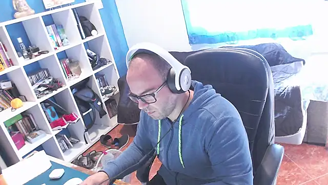 ravingr4d4 online show from November 3, 9:21 am