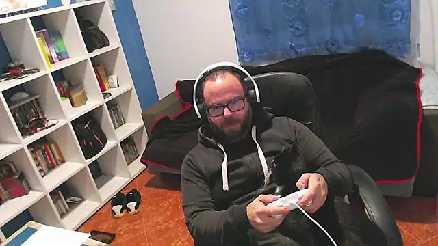 ravingr4d4 online show from December 13, 9:31 pm