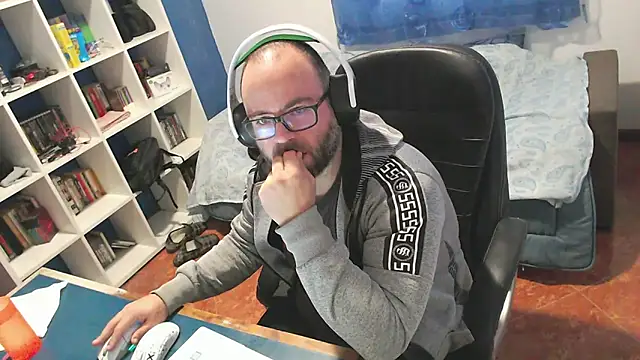 ravingr4d4 online show from January 12, 9:14 am