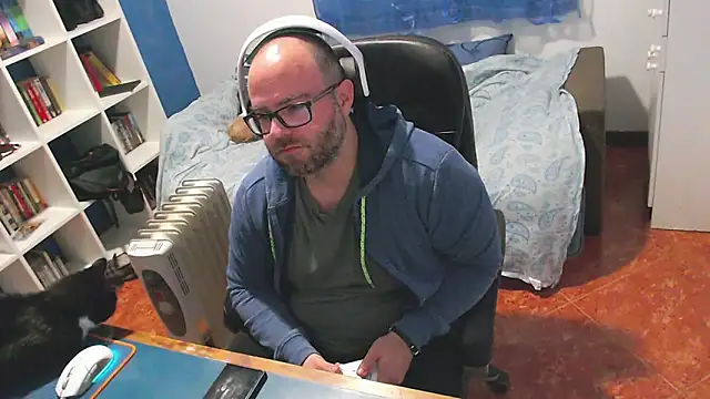 ravingr4d4 online show from February 11, 10:26 pm