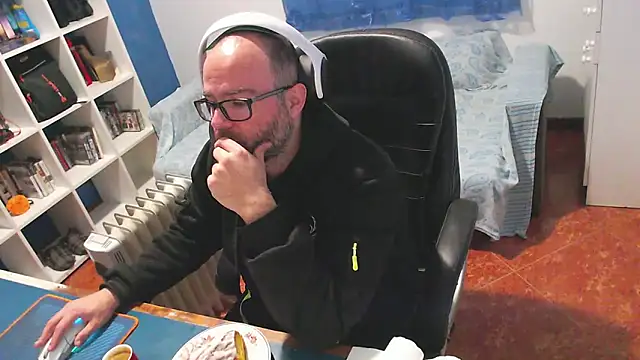 ravingr4d4 online show from February 15, 4:58 pm