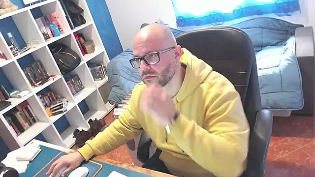 ravingr4d4 online show from March 4, 11:38 am