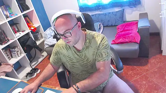 ravingr4d4 online show from May 21, 10:33 am