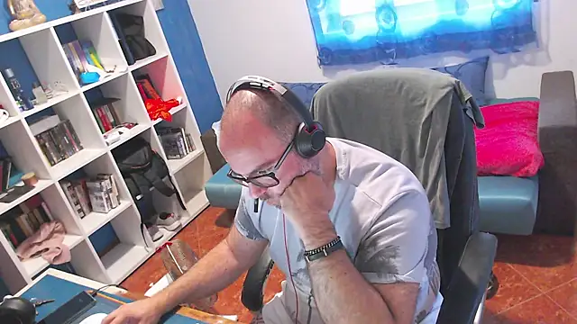 ravingr4d4 online show from June 3, 8:06 am