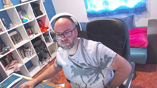 ravingr4d4 online show from June 3, 2:33 pm