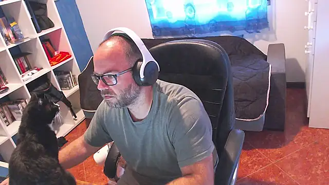 ravingr4d4 online show from June 9, 8:04 am