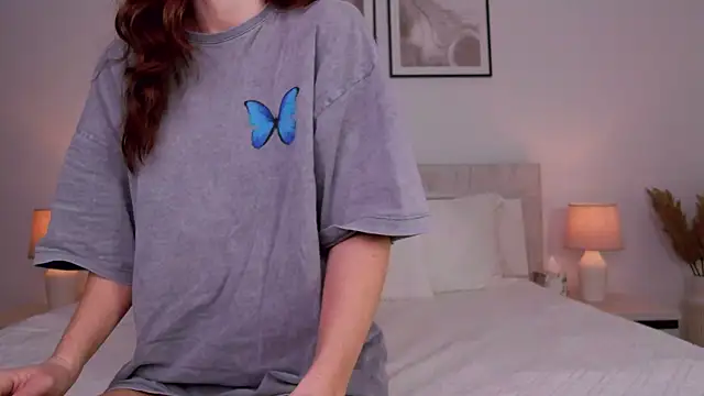 Snapshot of LilyRoselyn chatting on February 12, 4:01 am LilyRoselyn online show from February 12, 4:01 am