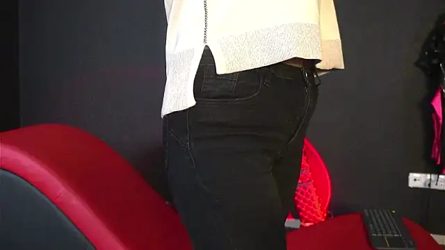 CelineConner online show from March 7, 5:15 am