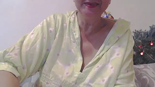 Andra Love online show from December 31, 9:06 pm