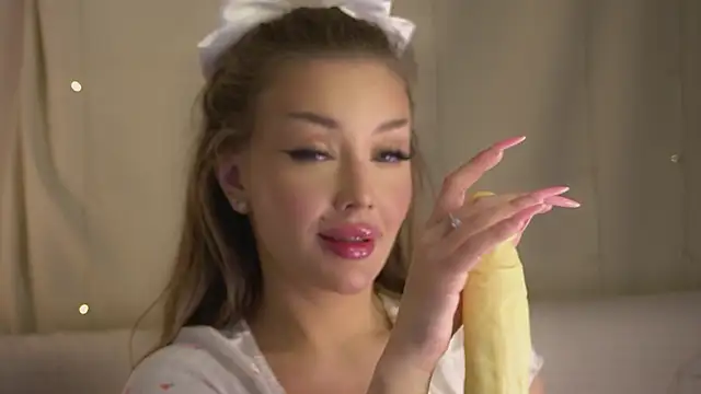 AnnyBangs online show from September 18, 7:32 am