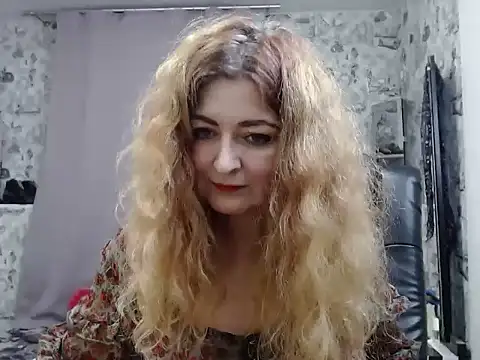 Snapshot of Helen1974 chatting on December 4, 3:26 am Helen1974 online show from December 4, 3:26 am