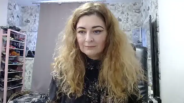 Snapshot of Helen1974 chatting on January 15, 8:20 am Helen1974 online show from January 15, 8:20 am