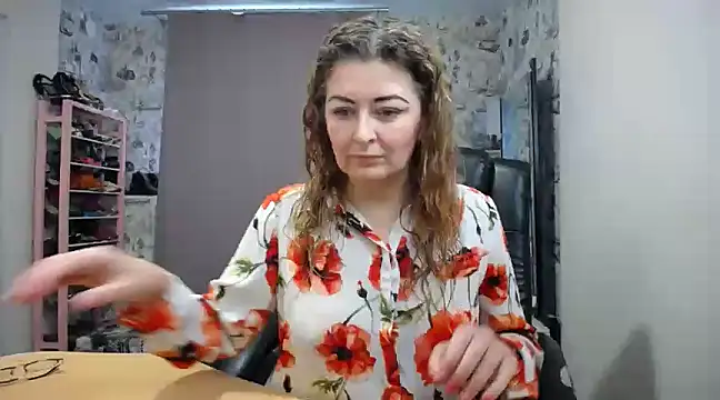 Snapshot of Helen1974 chatting on February 17, 7:04 am Helen1974 online show from February 17, 7:04 am