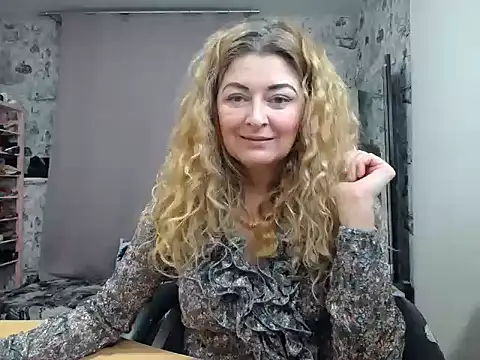 Snapshot of Helen1974 chatting on March 3, 4:35 pm Helen1974 online show from March 3, 4:35 pm