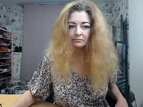 Snapshot of Helen1974 chatting on March 12, 3:18 pm Helen1974 online show from March 12, 3:18 pm