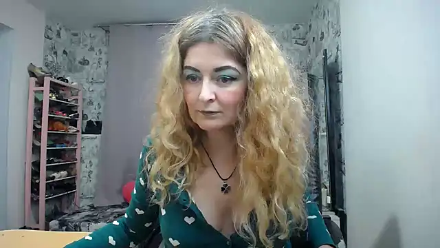 Snapshot of Helen1974 chatting on March 18, 12:38 am Helen1974 online show from March 18, 12:38 am