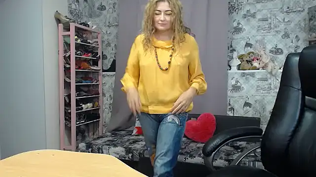 Snapshot of Helen1974 chatting on October 6, 5:54 pm Helen1974 online show from October 6, 5:54 pm