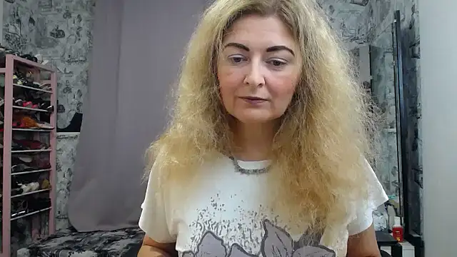 Snapshot of Helen1974 chatting on October 14, 1:28 am Helen1974 online show from October 14, 1:28 am