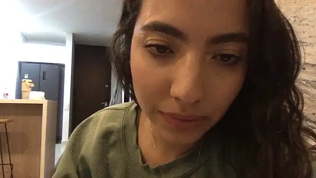 Sophi  a online show from April 6, 11:38 pm