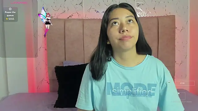 Snapshot of sexylaurita chatting on October 7, 2:25 pm sexylaurita online show from October 7, 2:25 pm