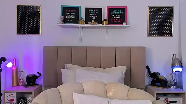 Snapshot of Zoe_Gruber chatting on September 23, 3:26 pm Zoe Gruber online show from September 23, 3:26 pm