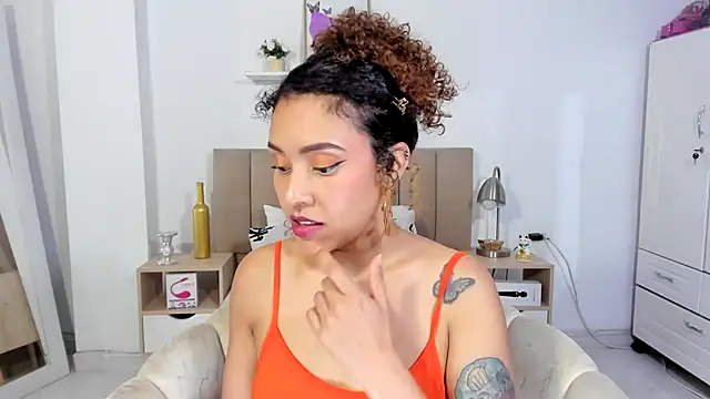 Zoe Gruber online show from June 10, 11:57 pm