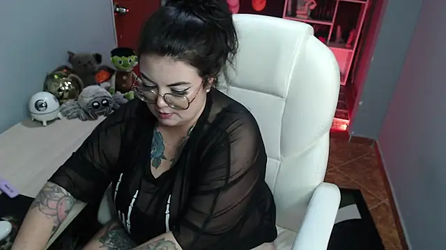 Snapshot of juliette_rd chatting on December 25, 12:37 am juliette rd online show from December 25, 12:37 am