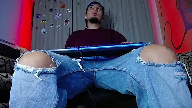 zacwatson  online show from December 30, 11:37 am