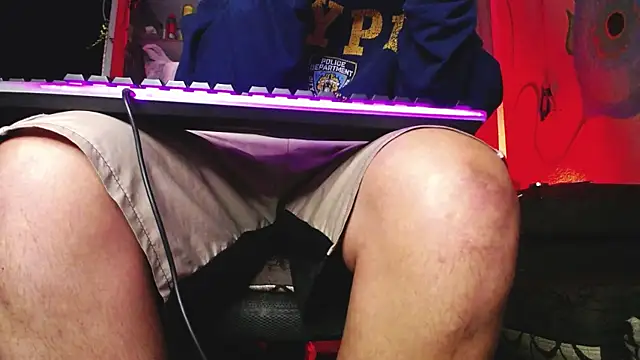 zacwatson  online show from September 12, 9:15 pm