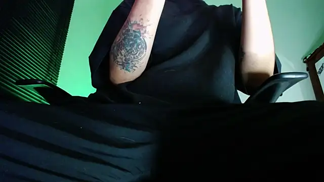 Snapshot of zacwatson_ chatting on July 23, 2:42 am zacwatson online show from July 23, 2:42 am