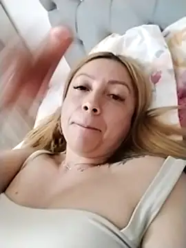 Snapshot of malusexy33 chatting on March 22, 4:27 am malusexy33 online show from March 22, 4:27 am