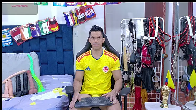 Snapshot of JoseRumbero26 chatting on July 7, 11:47 am JoseRumbero26 online show from July 7, 11:47 am