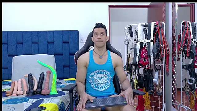 Snapshot of JoseRumbero26 chatting on July 17, 11:50 am JoseRumbero26 online show from July 17, 11:50 am