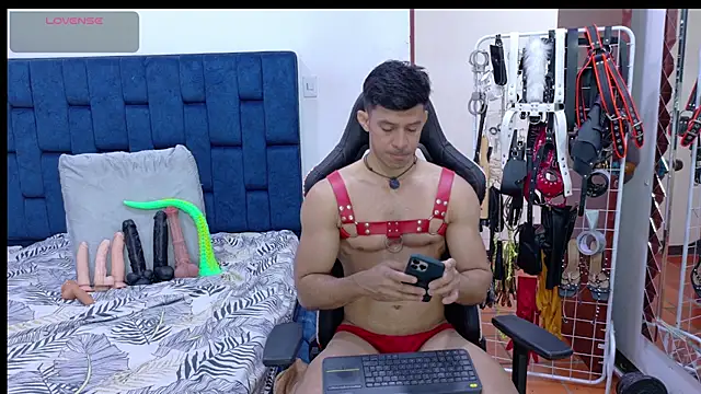 Snapshot of JoseRumbero26 chatting on July 30, 12:48 pm JoseRumbero26 online show from July 30, 12:48 pm