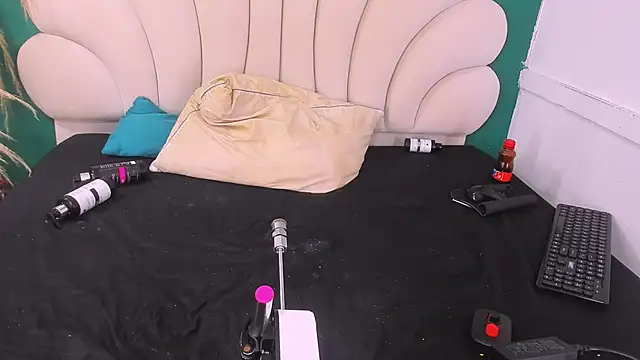 bonieklent online show from February 20, 6:28 am