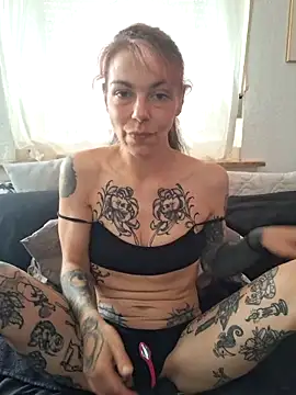 SophiaBlackfoxx online show from May 3, 9:15 am